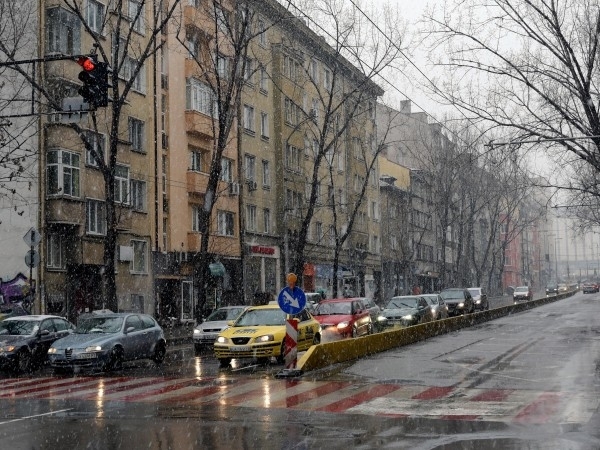 Прогнозата на синоптиците за следващите дни е за понижениe на