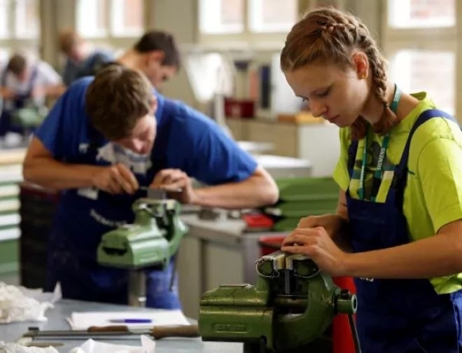 Задължителното социално и здравно осигуряване за учениците включени в обучение