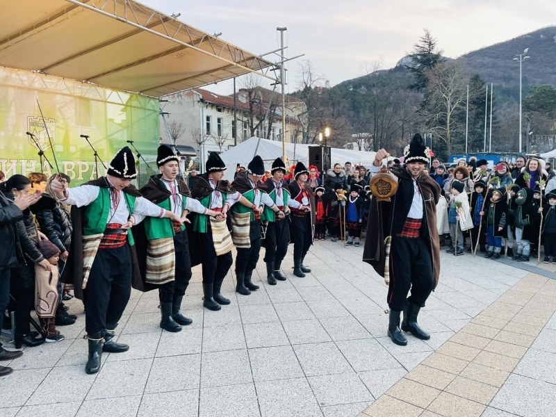 За първа година в Коледарското шествие във Враца ще се