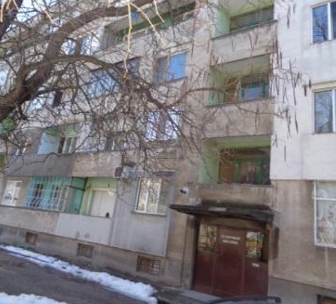 Частен съдебен изпълнител е обявил за публична продан тристаен апартамент