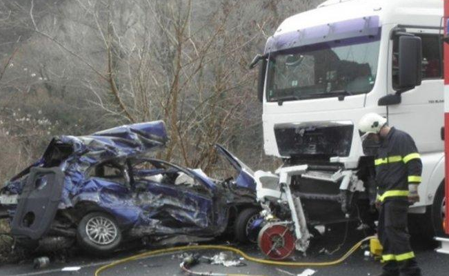 Човек е загинал при тежка катастрофа с ТИР между Монтана