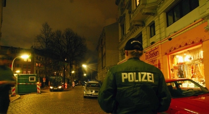 Автомобил Фолксваген Поло се е врязал в група пешеходци на