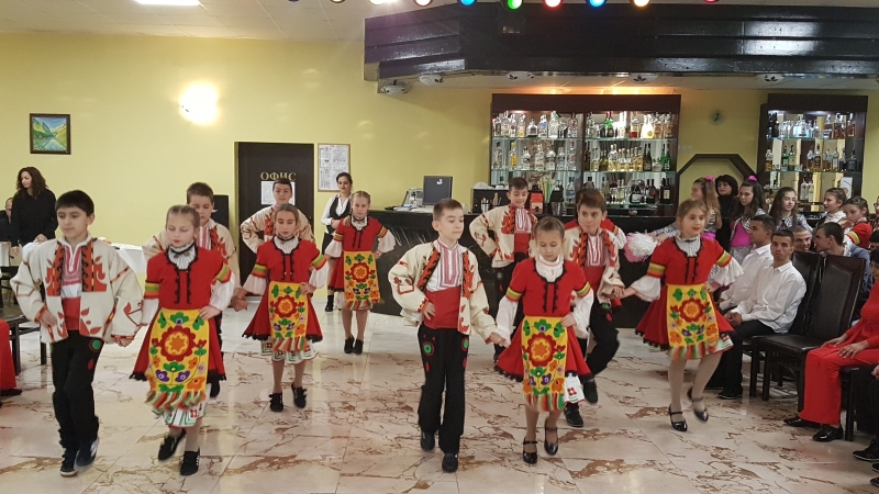 С благотворителен концерт под надслов Усмивка за всеки ден екипът