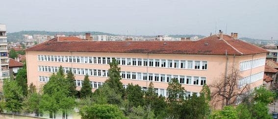 Езиковата гимназия в Монтана е сред 100-те най-добри училища в България