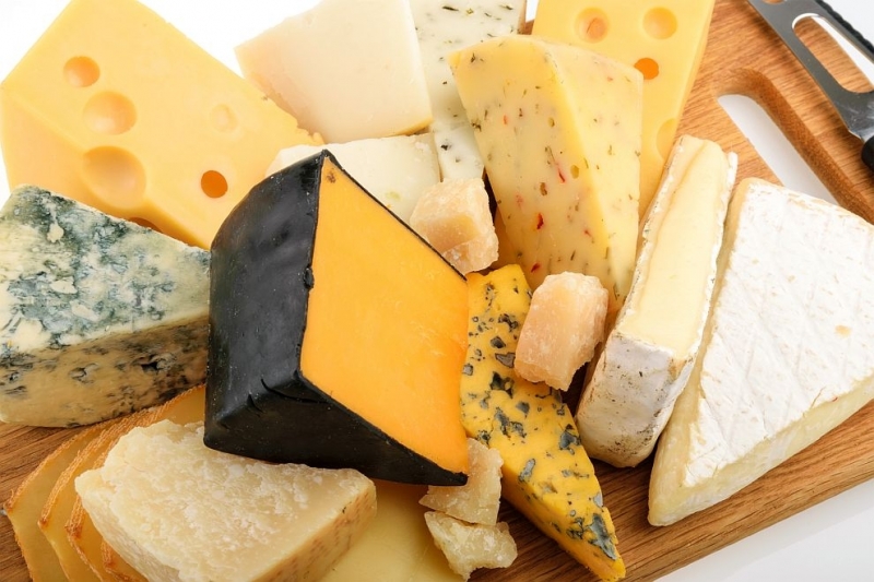 Порция от 120 гр пълномаслени сирене или кашкавал дневно намалява