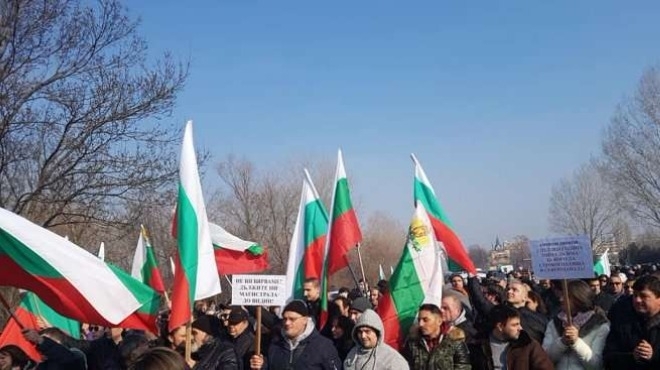 За трета поредна седмица жители на Северозапада излизат на два