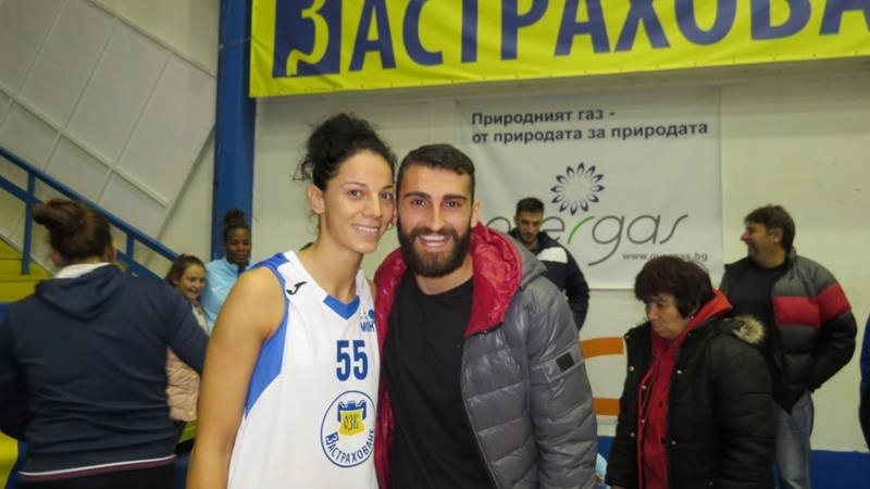 Успешна операция на дясното коляно претърпя 24 годишният защитник на Монтана