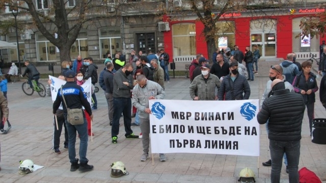 Полицаите излизат на протест в неделя каза председателят на Синдикалната