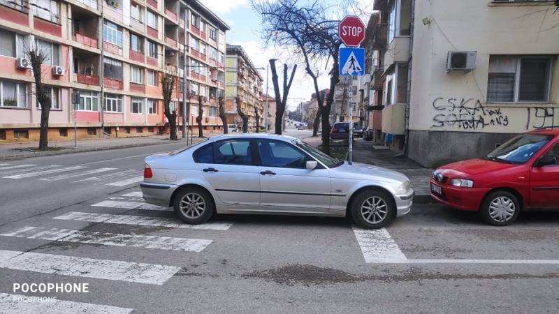 Наглостта на някои шофьори във Враца вече минава всякакви граници
