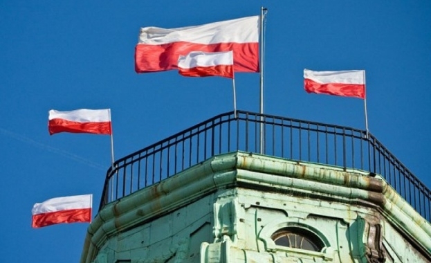 С 20 ще се намалят заплатите на полските депутати Това