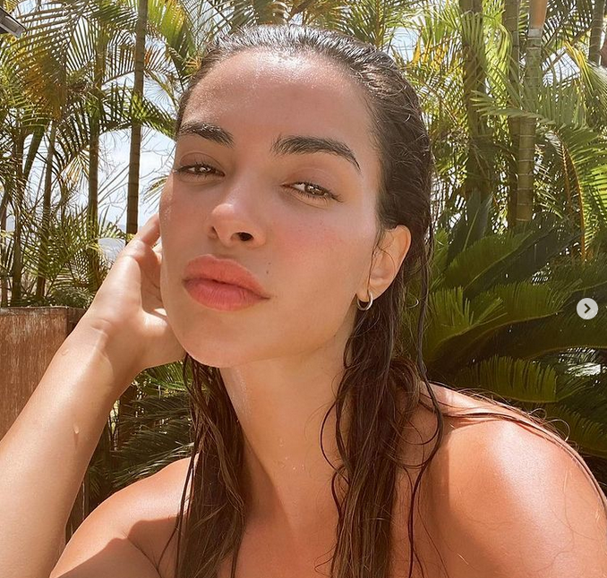 Шармантната брюнетка Жоана Санс захвърли дрехите за радост на хилядите