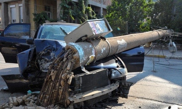 Пиян шофоьр е катастрофирал в стълб във врачанското село Галиче Инцидентът