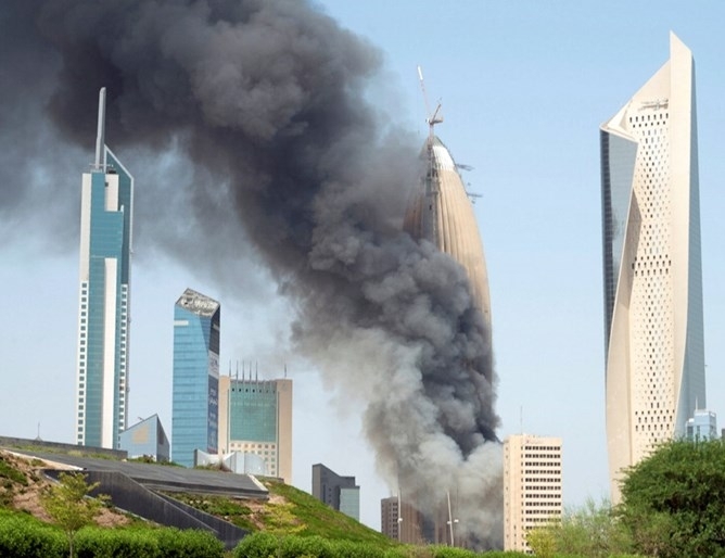 Пожар избухна днес в строящ се небостъргач за Националната банка
