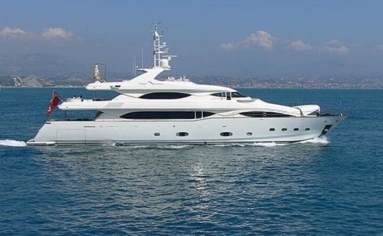 Почетният председател на ДПС Ахмед Доган продава луксозната си 39 метрова