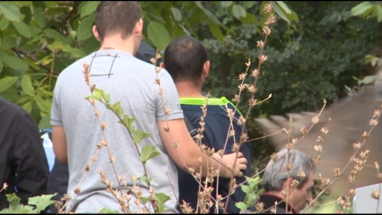 Униформени от Омуртаг откриха мъже и деца чуждестранни граждани в борова