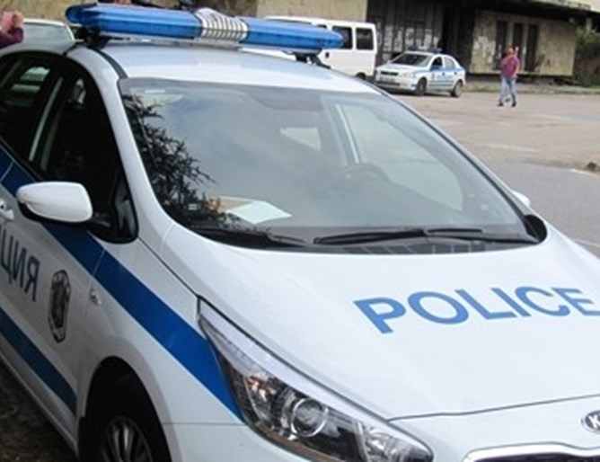 Криминалисти от полицията в Перник работят по сигнал за грабеж,