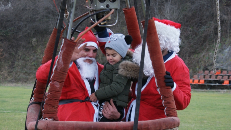 Над 50 малчугани от мездренското село Зверино посрещнаха по нестандартен