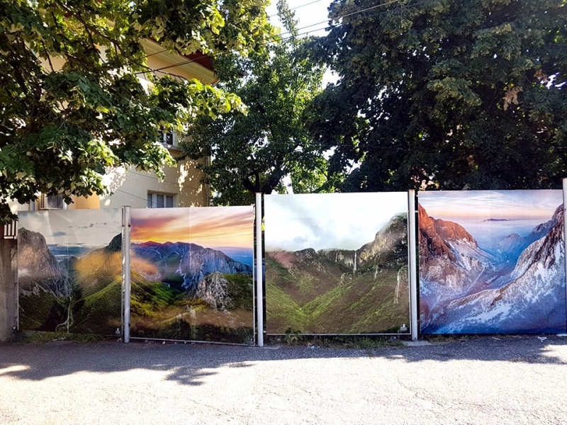 Девет пана разположени на пресечката между бул Втори юни и