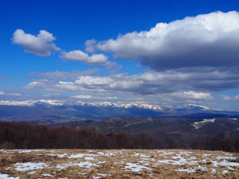 Днес от запад валежите ще спират и след обяд облачността