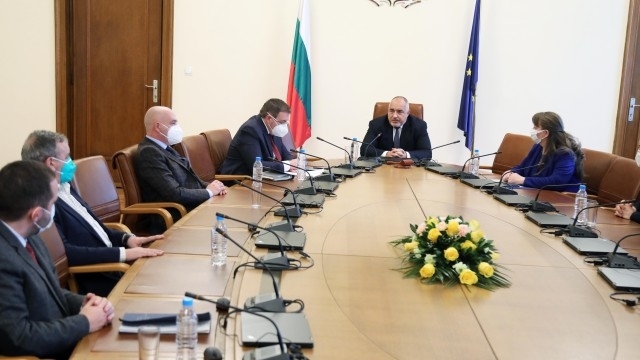 С това темпо на ваксинация и с този щит от