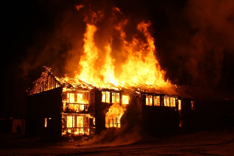 Пожар пламна в къща във Вършец заради печка научи агенция