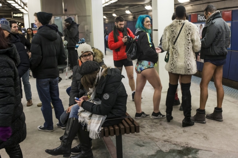 Над 300 души захвърлиха панталоните си и пътуваха по голи