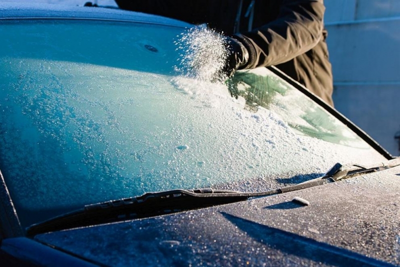 Сезонът и ниските температури често поставят шофьорите в трудни ситуации