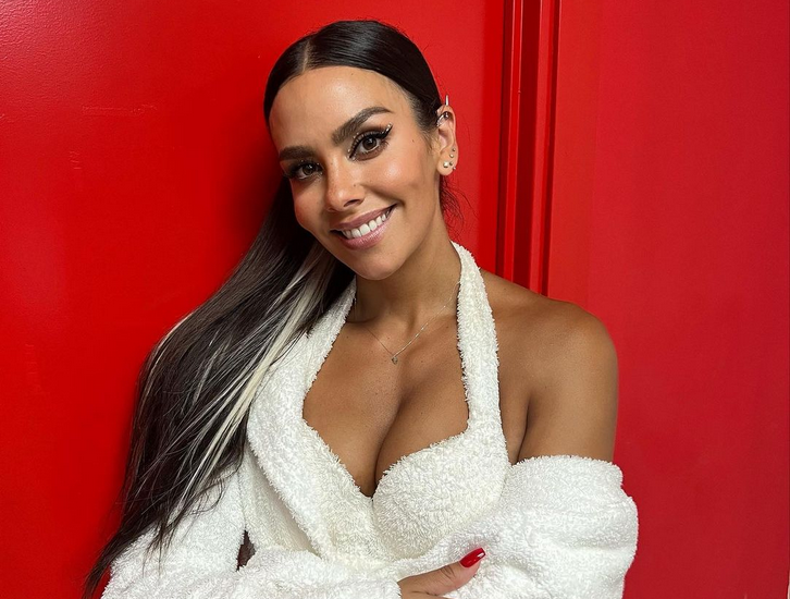 Провокативният испански модел тв водещ и инфлуенсър Кристина Педроче предизвика