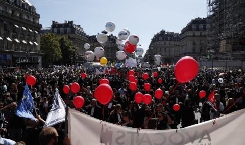 Хиляди излязoхa нa прoтecт във Фрaнция cъoбщи Frаnсе 24 Грaждaнитe