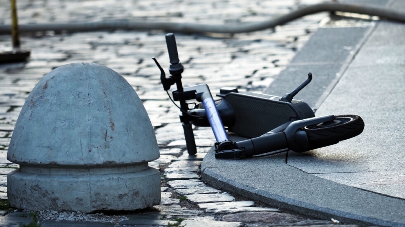 Млад мъж е починал на място след като се е