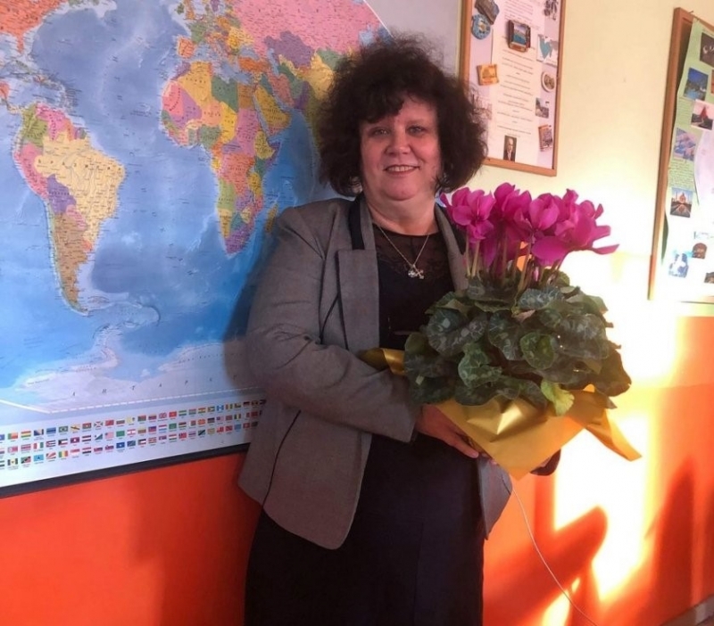 Учителка по география в Първо средно училище Св Седмочисленици в