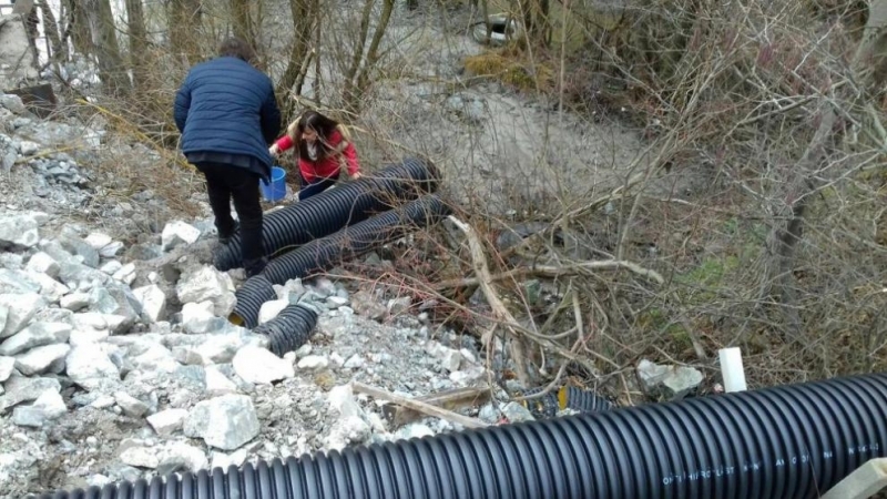 Вторите проби от незаконната тръба потвърждават високите нива на замърсяване на река Юговска
