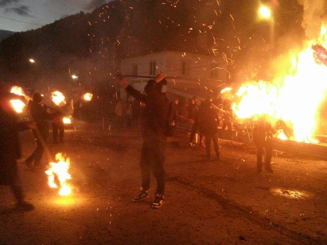 Жители на Чипровци отбелязаха Сирни Заговезни /снимки/