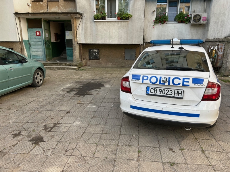 Драма във Враца! Вдигнаха за "Пирогов" момиченцето, което скочи от 3-ия етаж