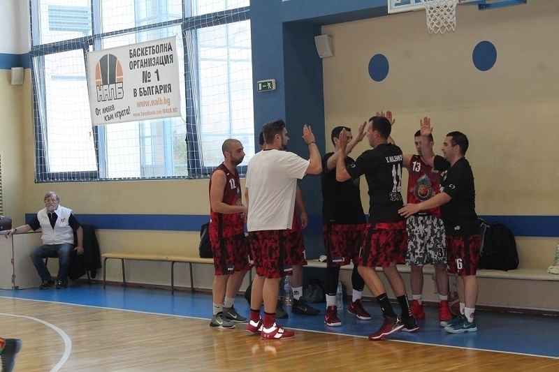 Отборът на Норт Уест Онлайн Машини се наложи над София Хоукс