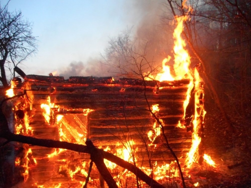 Пожар унищожил 40 бали сено и домашни животни в село