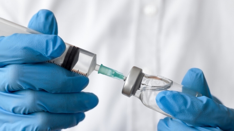 Американският здравен регулатор разследва смъртни случаи потенциално свързани с ваксини