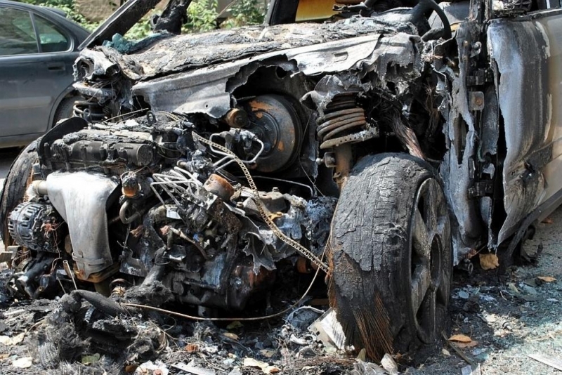 Най малко 14 афганистански войници са загинали при експлозия на кола