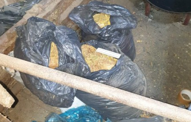 400 кг тютюн и 12 000 къса цигари са иззети