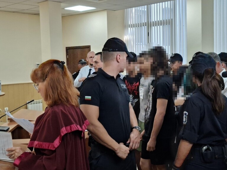 Заподозрените за убийството в Пловдив се изправиха пред съда, побоят продължил повече от час /снимки/