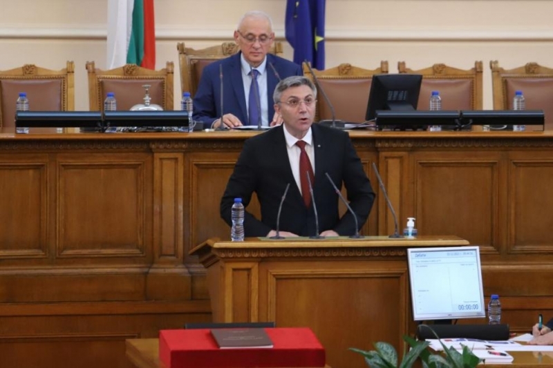 Този кабинет е най слабият от края на комунизма Правителството по скоро