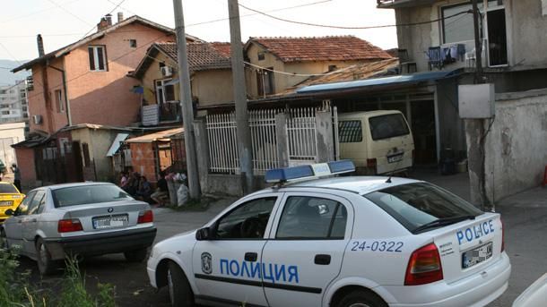 Ченгета тарашиха дома на младеж в Бяла Слатина, намериха наркотици