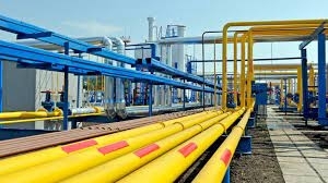 Транзитът на руски газ през Украйна е спаднал през юни до