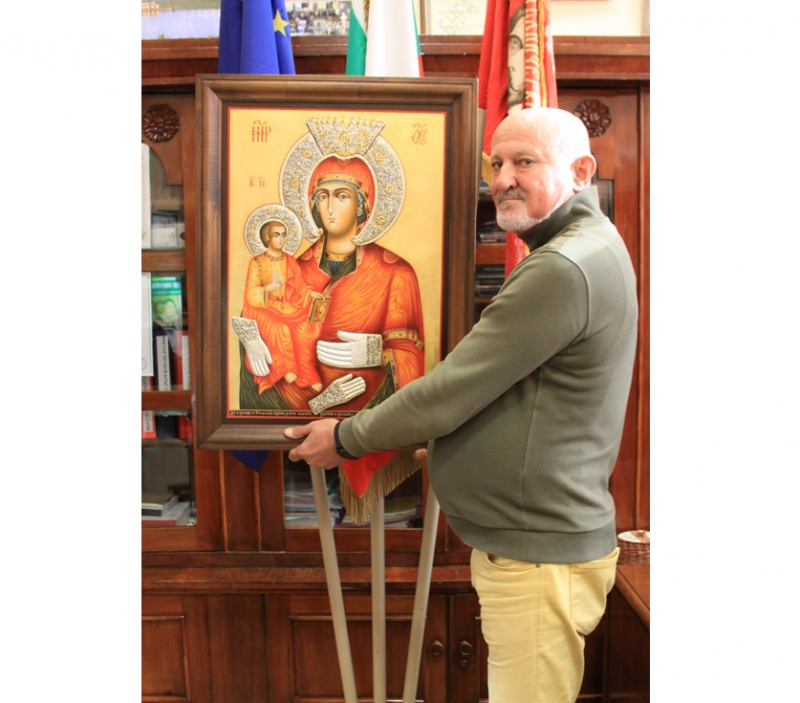 Средно училище Христо Ботев във Враца получи изключително ценен дар