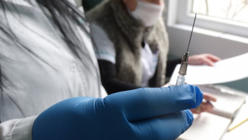 Между 200 и 300 души се ваксинират ежедневно срещу коронавируса