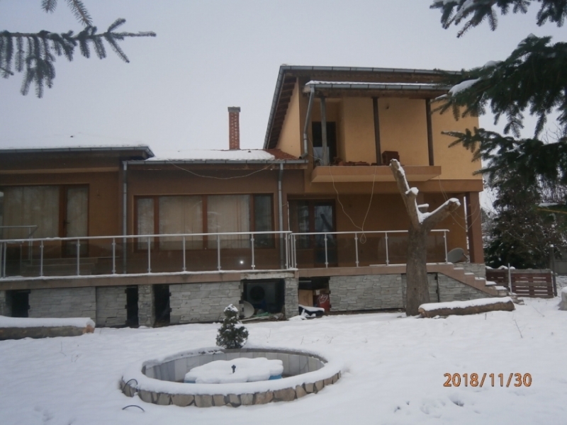 Частен съдебен изпълнител сложи на тезгяха голяма и луксозна къща