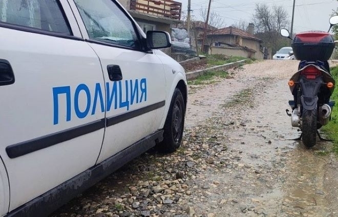Хванаха мъж без книжка да юрка нередовен мотопед във Врачанско,