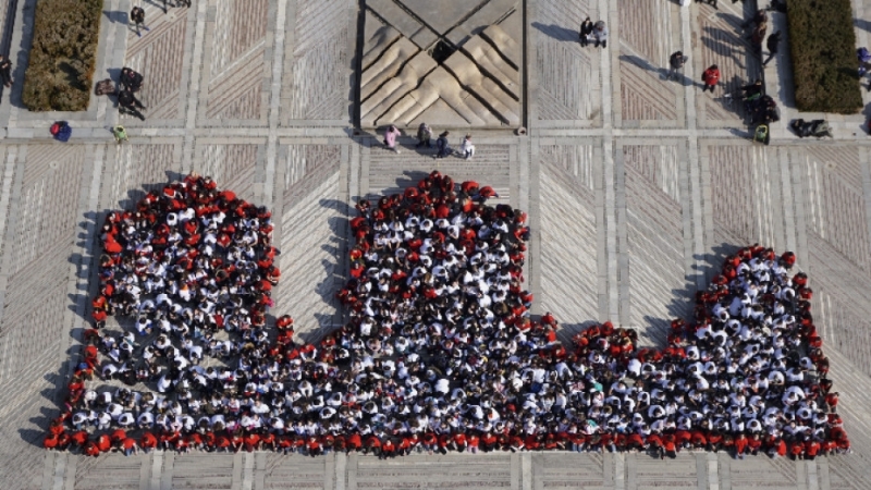 Над 750 ученици от училищата във Видин и областта облечени