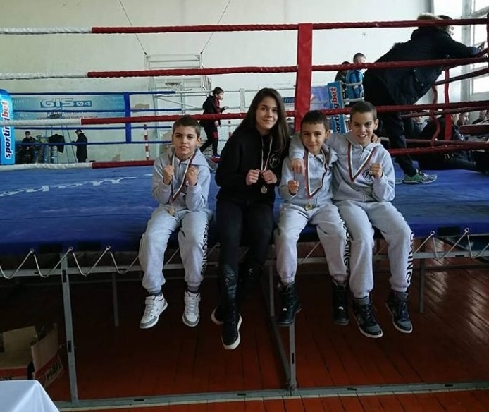 Единствената представителка на нежния пол от козлодуйския клуб по кикбокс