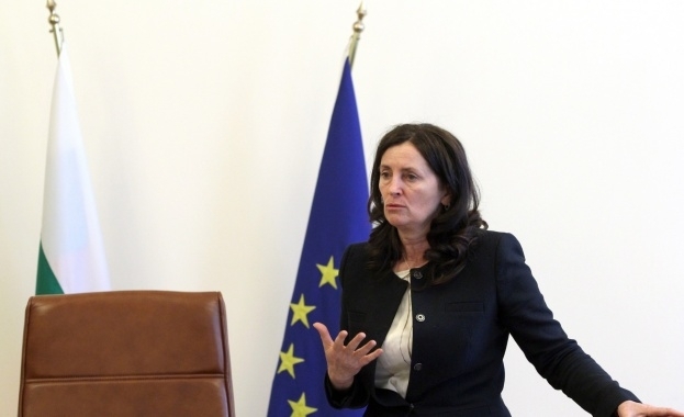 Общо икономиката върви надолу в следващо тримесечие няма голям шанс